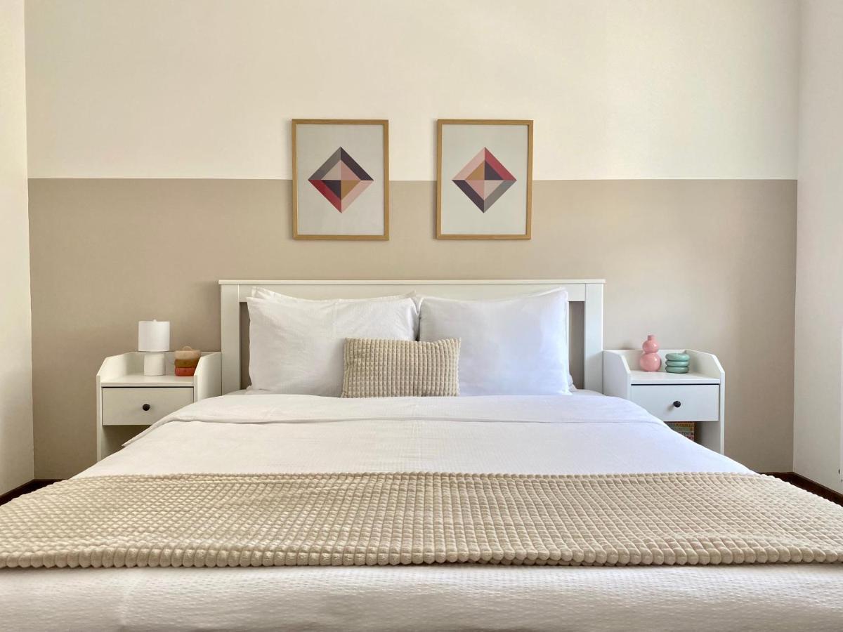 Wanderlust Home Cream, Rasnov Apt For 4, Wifi And Free Parking מראה חיצוני תמונה