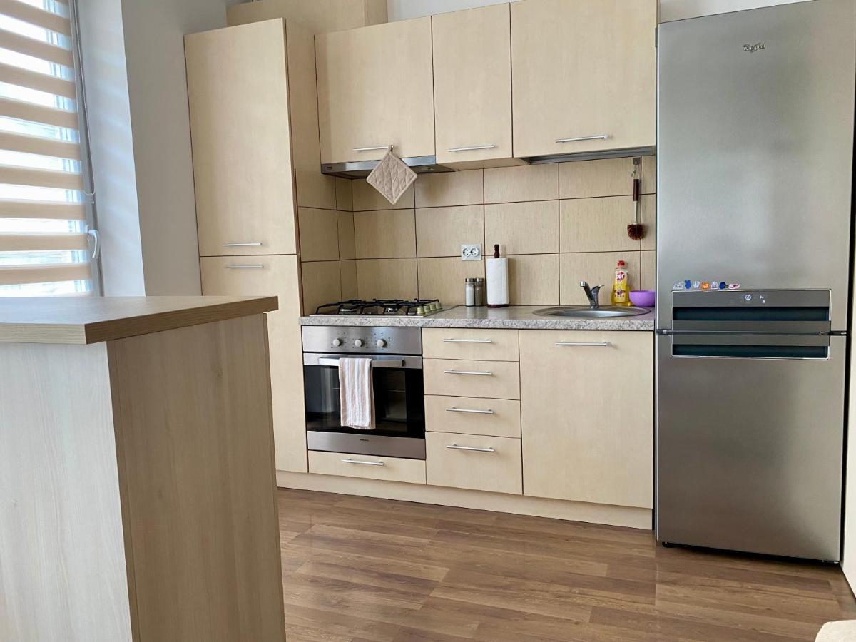 Wanderlust Home Cream, Rasnov Apt For 4, Wifi And Free Parking מראה חיצוני תמונה