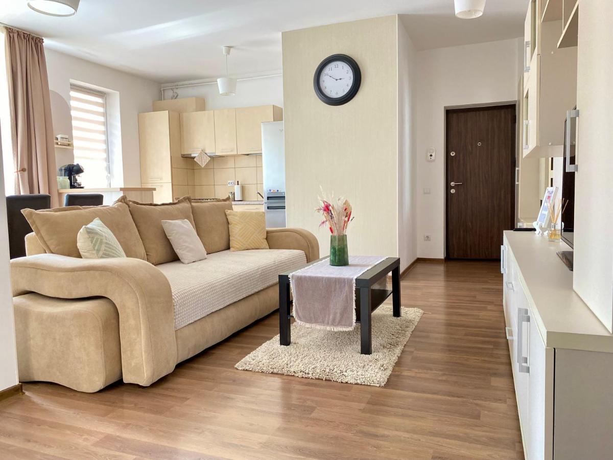 Wanderlust Home Cream, Rasnov Apt For 4, Wifi And Free Parking מראה חיצוני תמונה