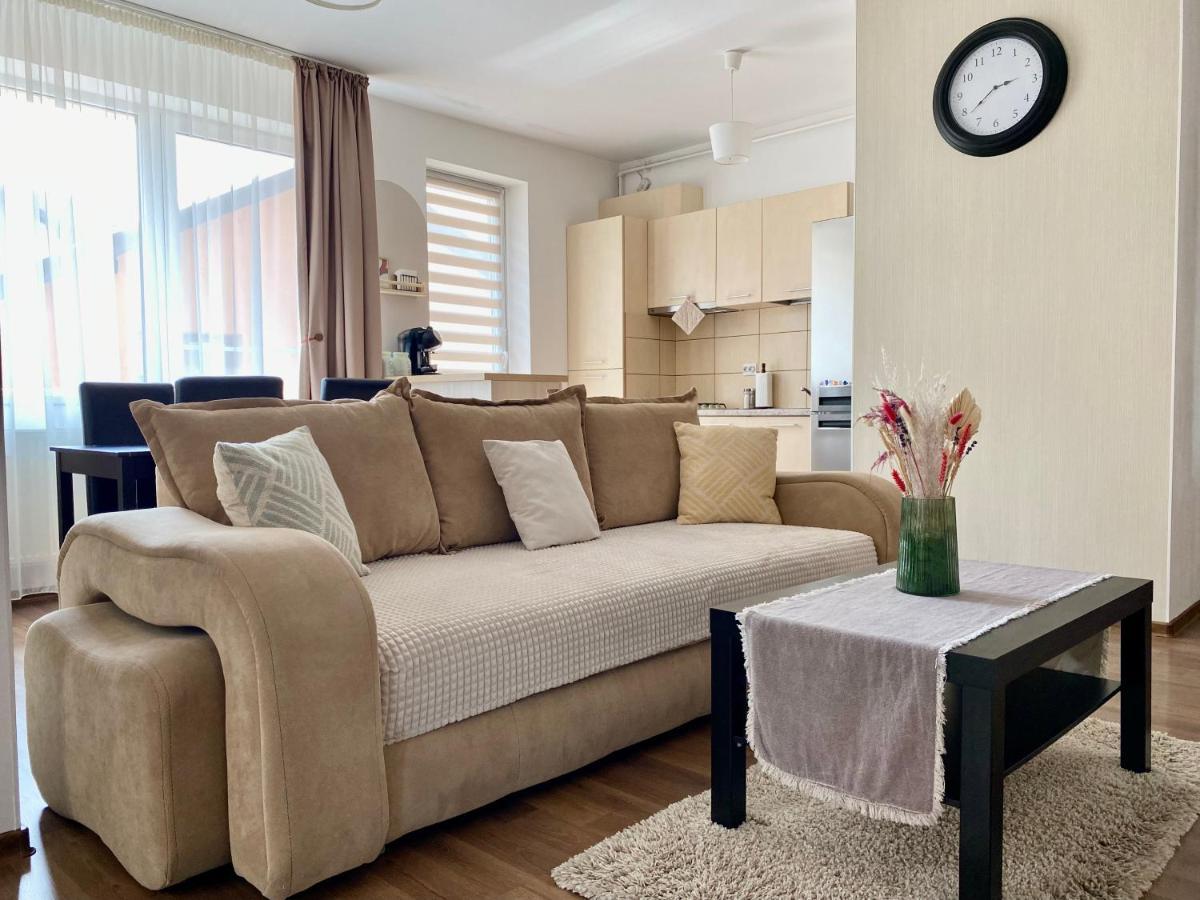 Wanderlust Home Cream, Rasnov Apt For 4, Wifi And Free Parking מראה חיצוני תמונה