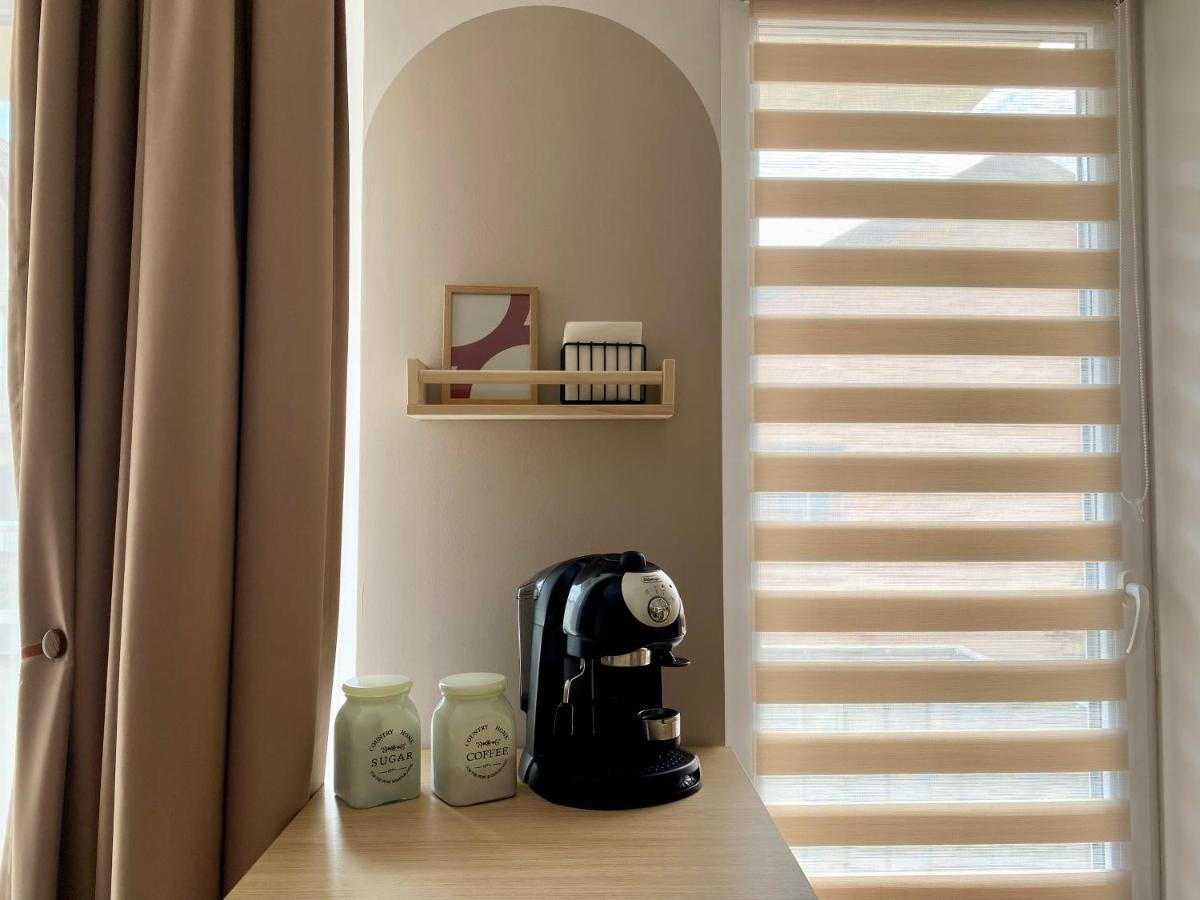 Wanderlust Home Cream, Rasnov Apt For 4, Wifi And Free Parking מראה חיצוני תמונה