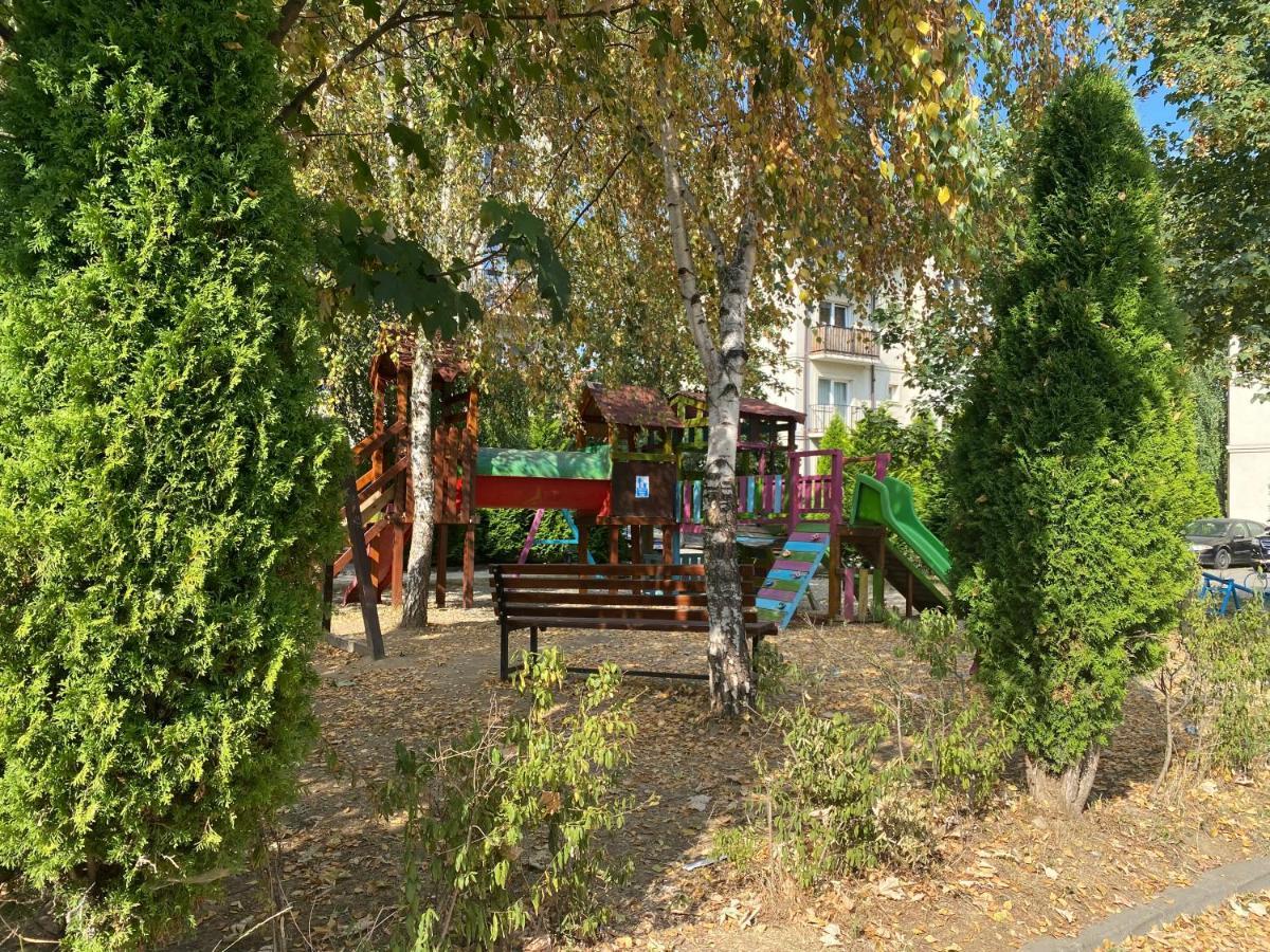 Wanderlust Home Cream, Rasnov Apt For 4, Wifi And Free Parking מראה חיצוני תמונה