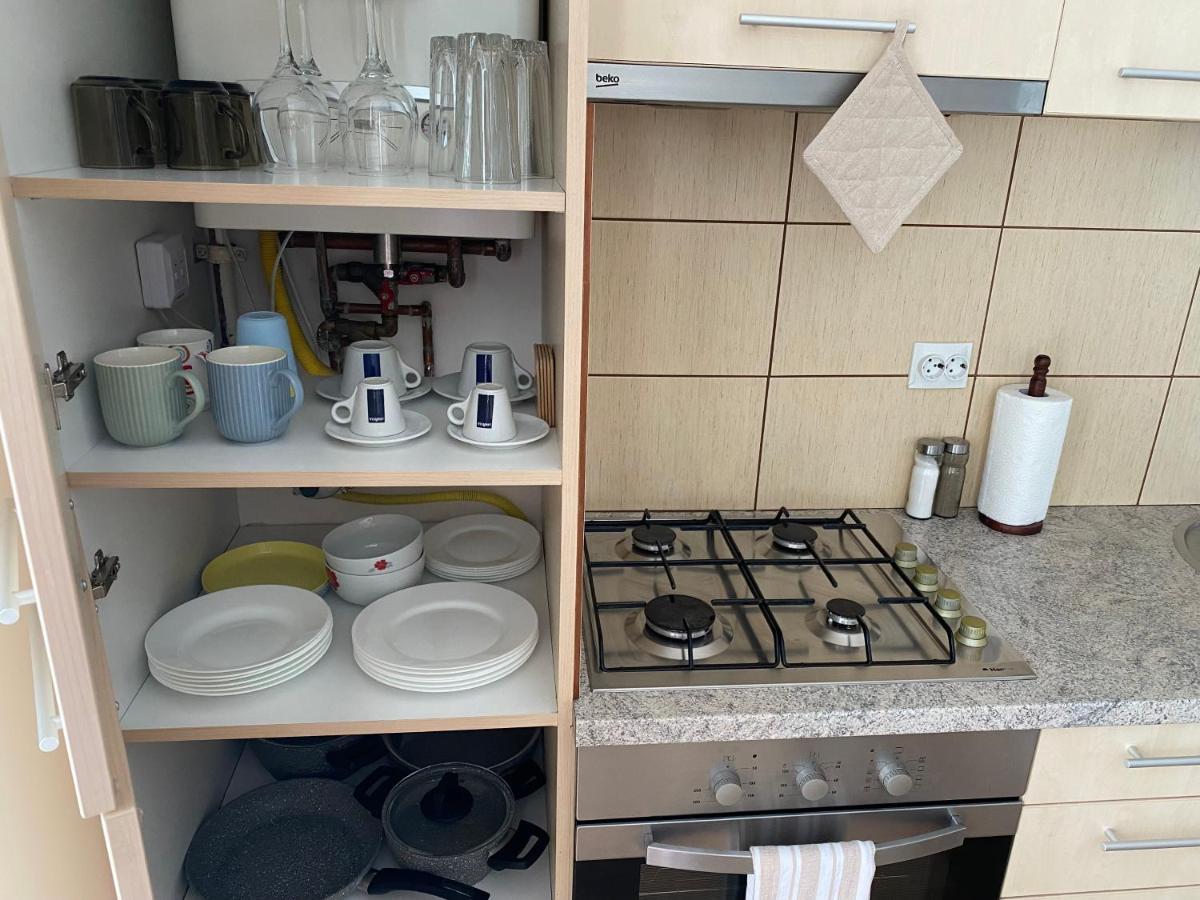 Wanderlust Home Cream, Rasnov Apt For 4, Wifi And Free Parking מראה חיצוני תמונה