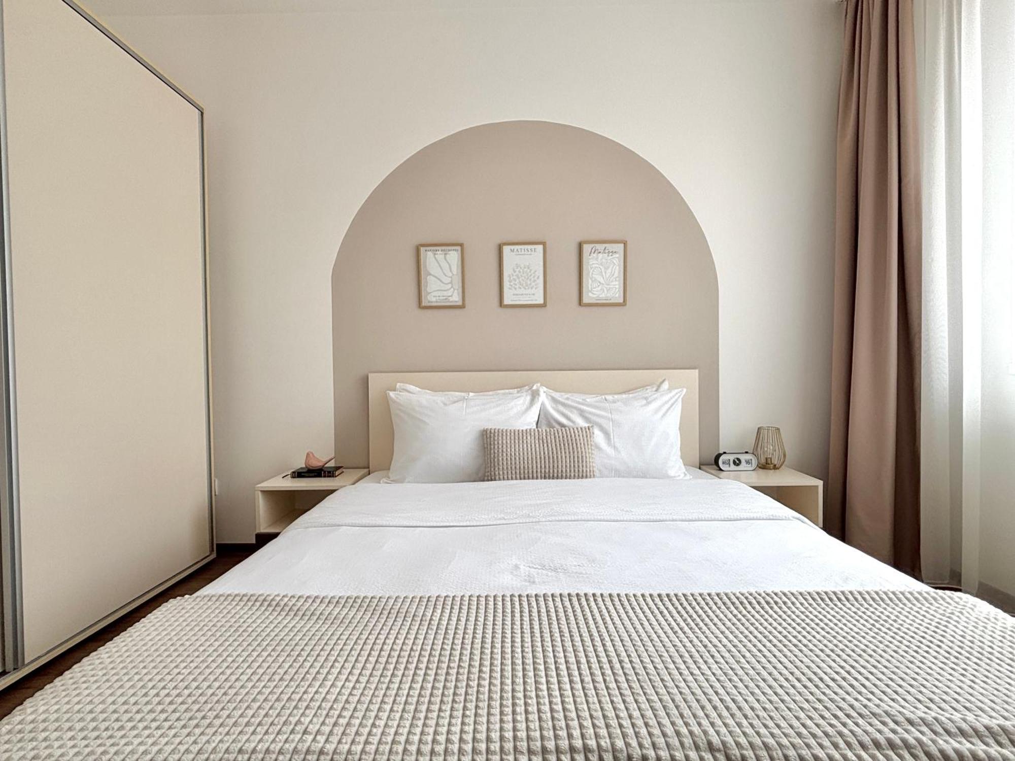 Wanderlust Home Cream, Rasnov Apt For 4, Wifi And Free Parking מראה חיצוני תמונה