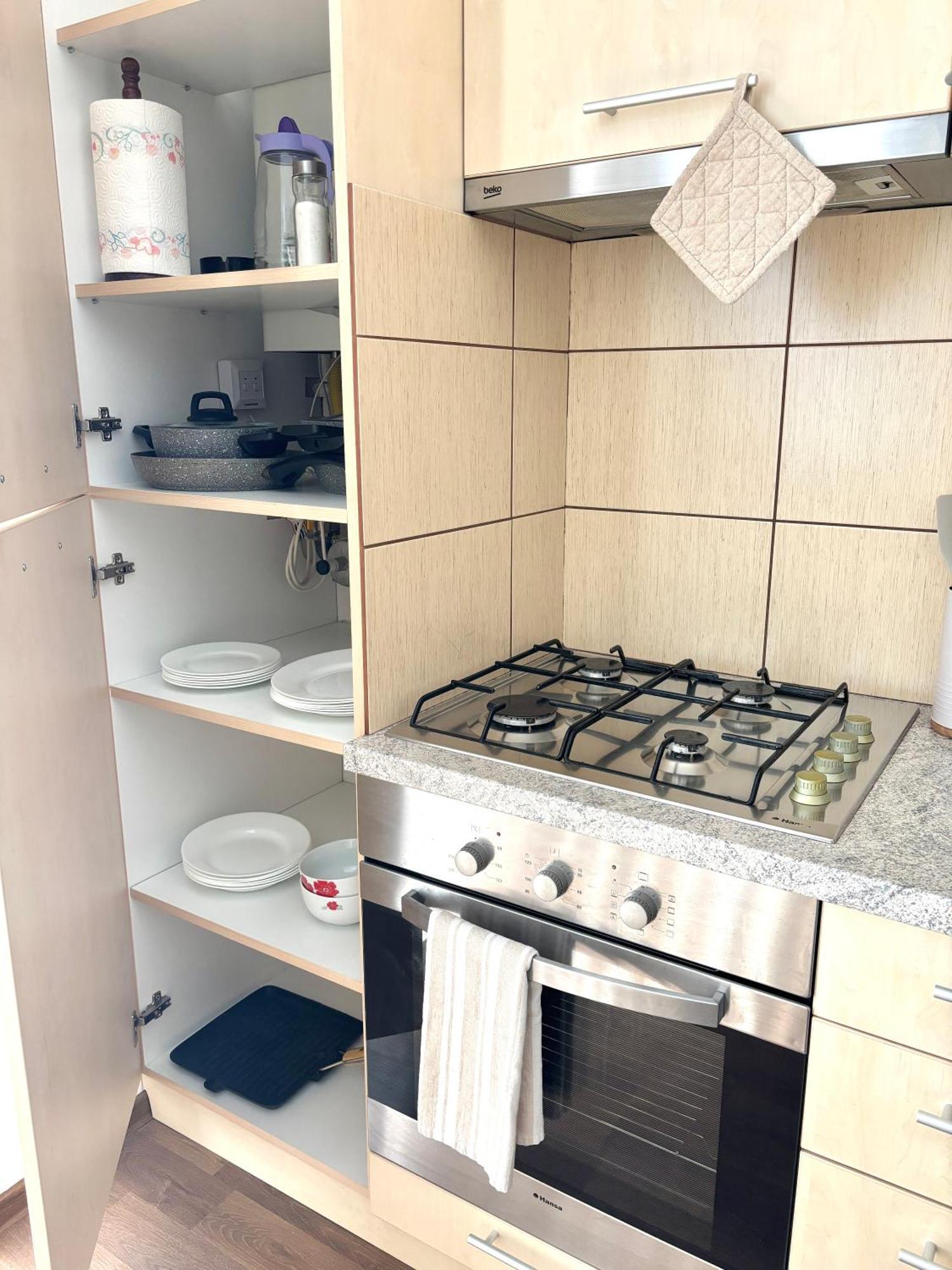Wanderlust Home Cream, Rasnov Apt For 4, Wifi And Free Parking מראה חיצוני תמונה