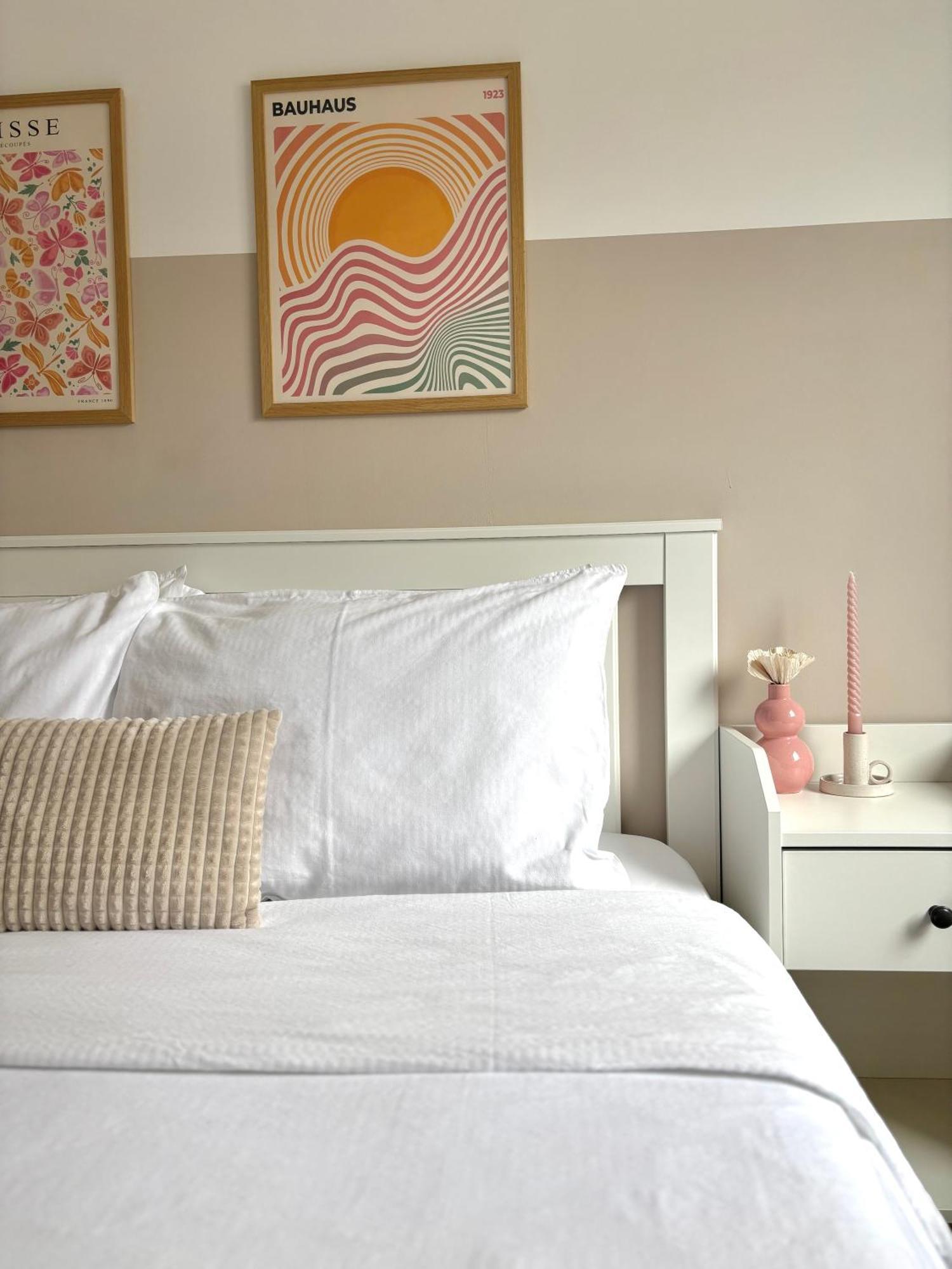 Wanderlust Home Cream, Rasnov Apt For 4, Wifi And Free Parking מראה חיצוני תמונה
