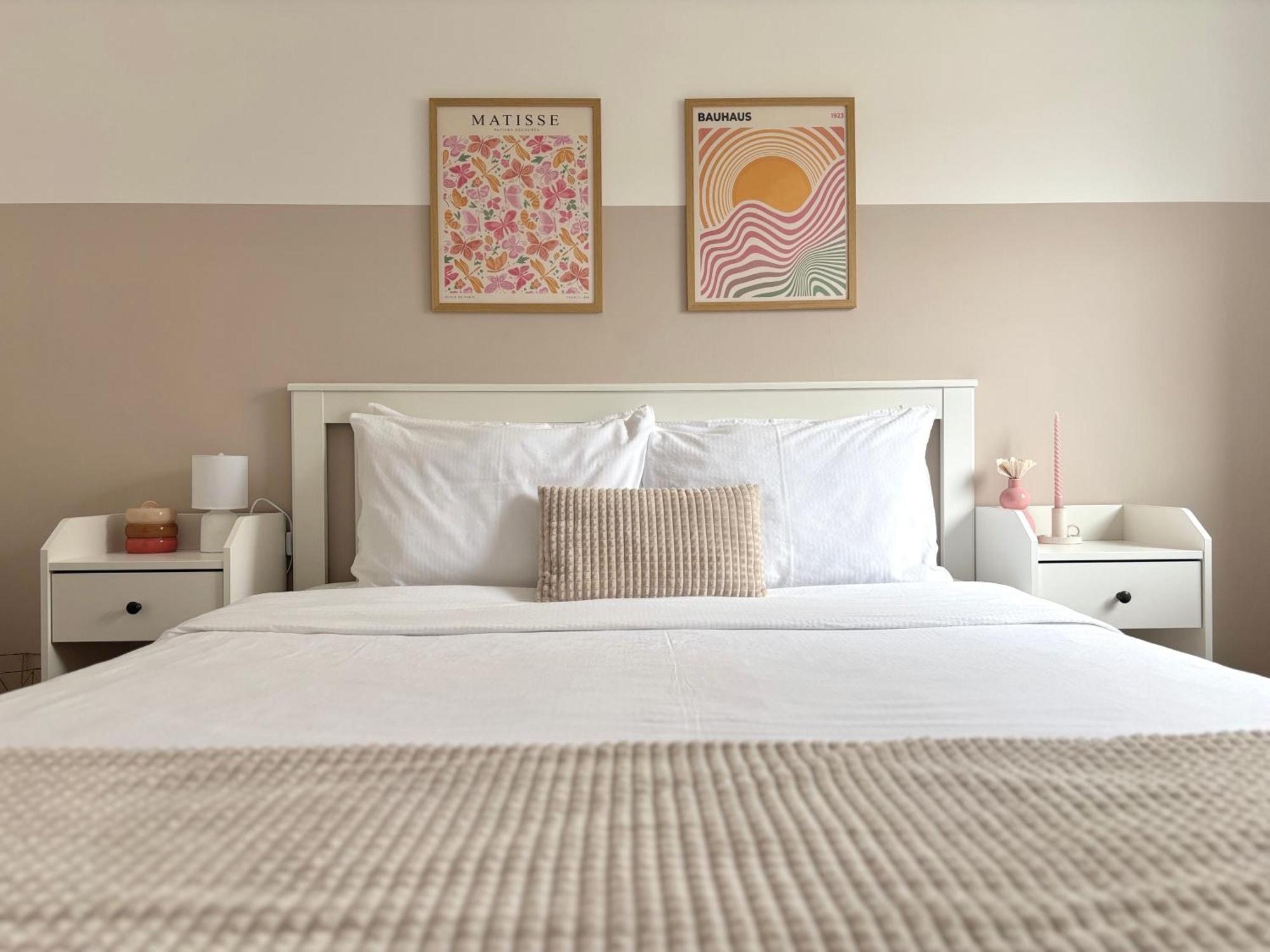 Wanderlust Home Cream, Rasnov Apt For 4, Wifi And Free Parking מראה חיצוני תמונה