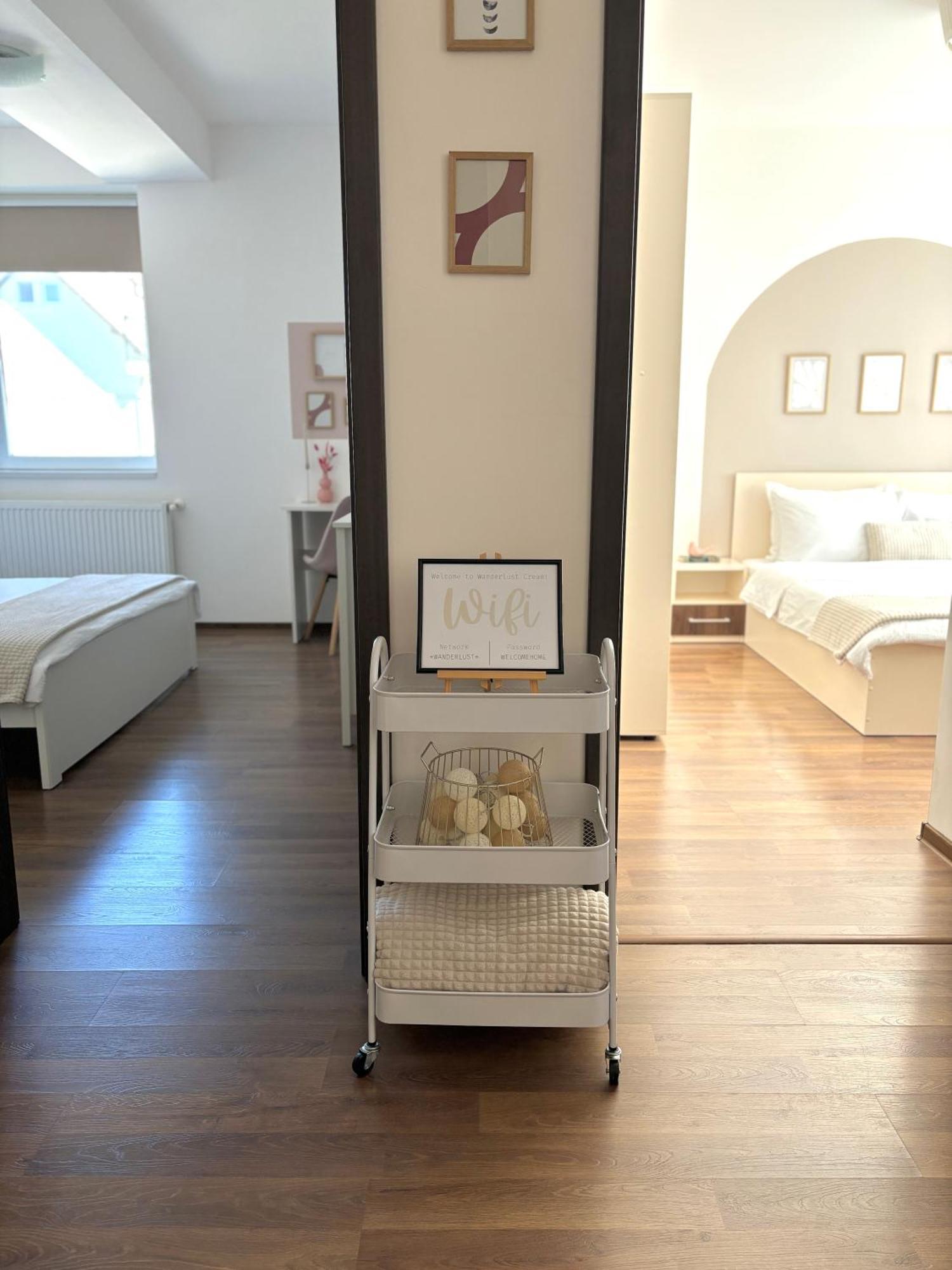 Wanderlust Home Cream, Rasnov Apt For 4, Wifi And Free Parking מראה חיצוני תמונה