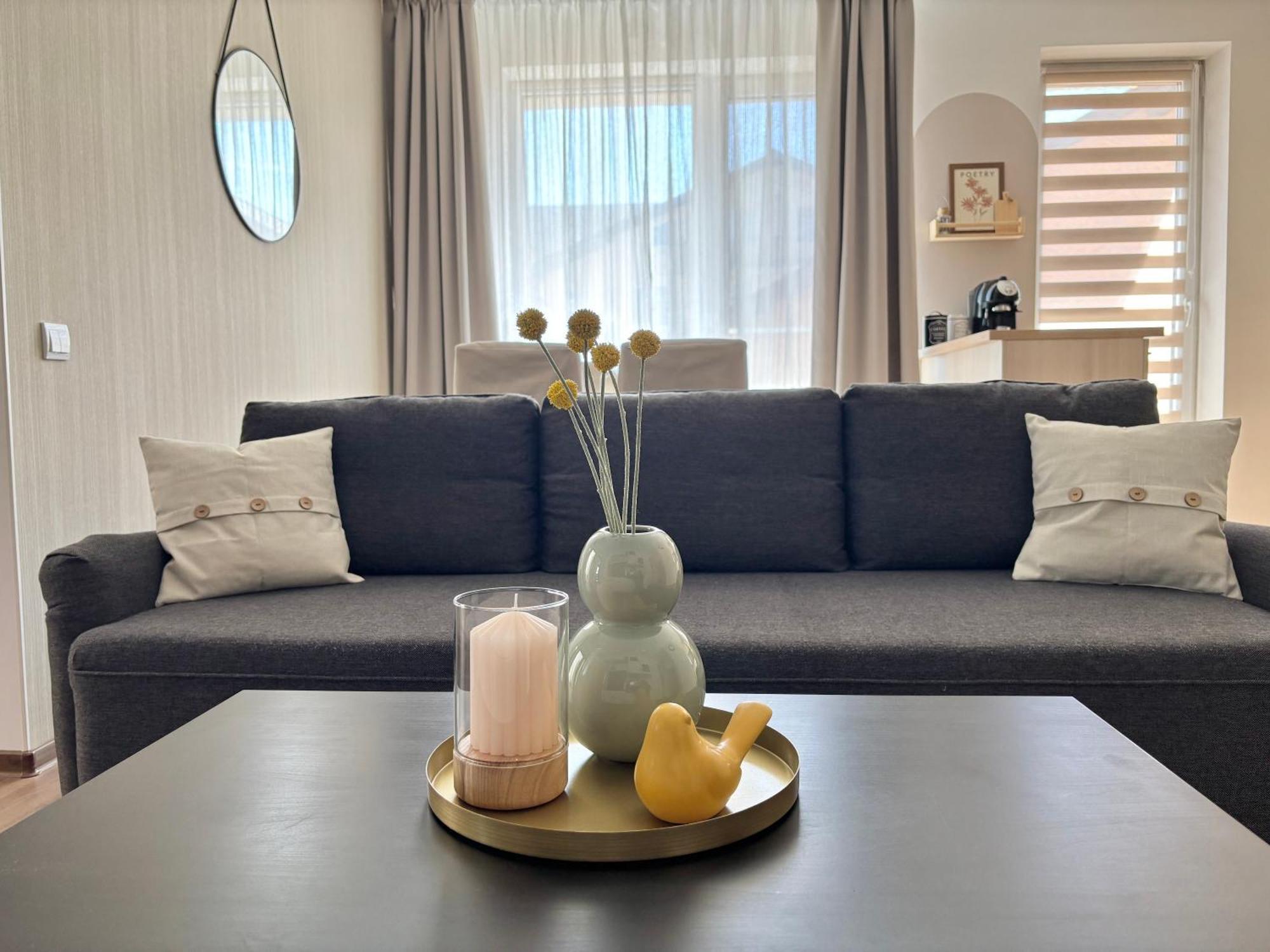 Wanderlust Home Cream, Rasnov Apt For 4, Wifi And Free Parking מראה חיצוני תמונה