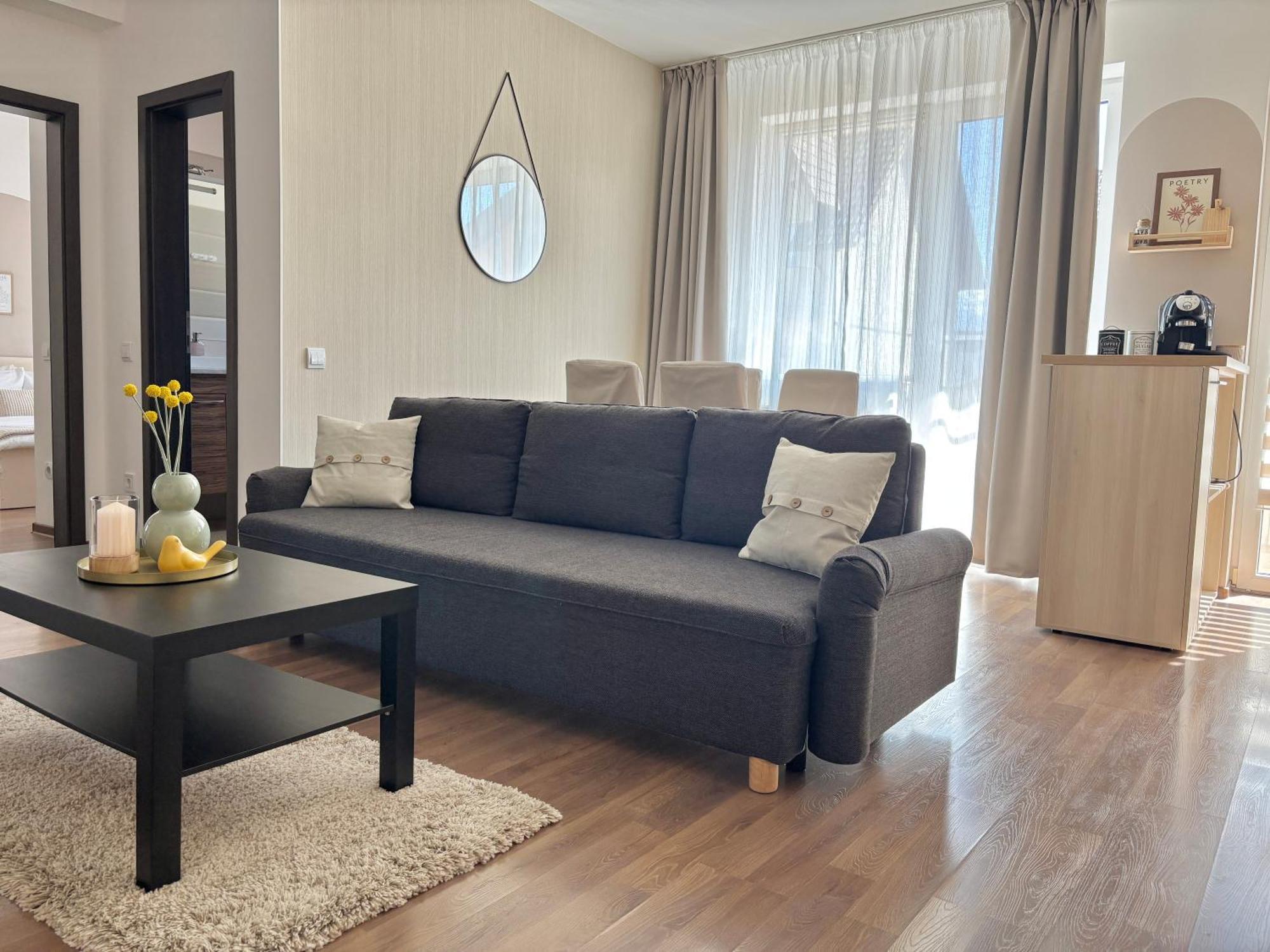 Wanderlust Home Cream, Rasnov Apt For 4, Wifi And Free Parking מראה חיצוני תמונה