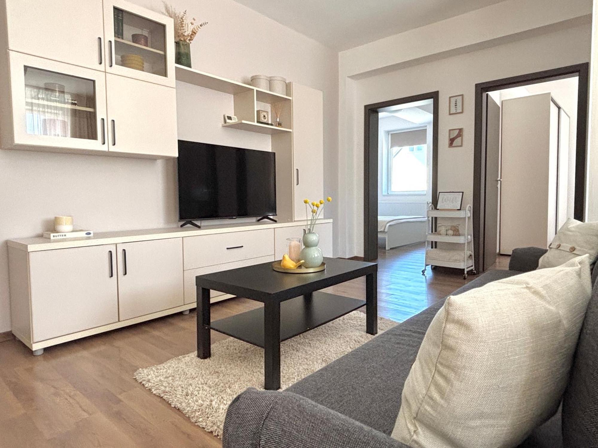 Wanderlust Home Cream, Rasnov Apt For 4, Wifi And Free Parking מראה חיצוני תמונה